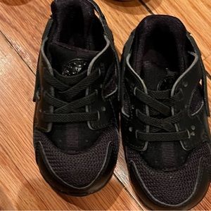 Baby Nike size 6c New run small